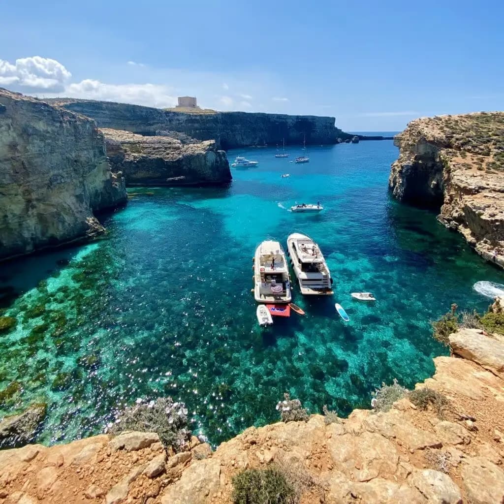 Crystal Lagoon, Comino